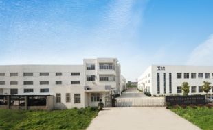 小型高空作業(yè)平臺(tái)提升體育場館作業(yè)效率的應(yīng)用特點(diǎn)